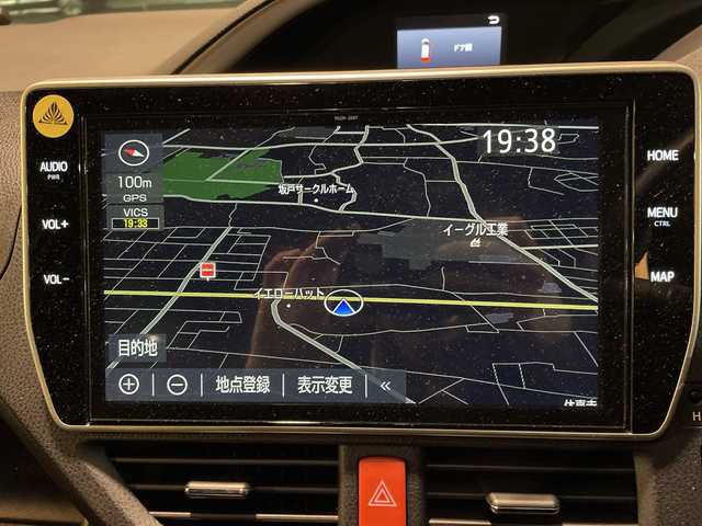 トヨタ ヴォクシー ZS 煌Ⅲ 福岡県 2021(令3)年 1.5万km ホワイトパールクリスタルシャイン ワンオーナー/SDナビ/フルセグテレビ/バックカメラ/フリップダウンモニター/アイドリングストップ/ウィンカ-ミラー/クルーズコントロール/ドアバイザー/プッシュスタート/両側パワースライドドア/パワーバックドア/ETC/スタッドレスタイヤ車載