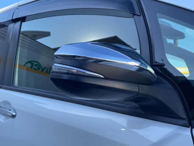 トヨタ ヴォクシー ZS 煌Ⅲ 福岡県 2021(令3)年 1.5万km ホワイトパールクリスタルシャイン ワンオーナー/SDナビ/フルセグテレビ/バックカメラ/フリップダウンモニター/アイドリングストップ/ウィンカ-ミラー/クルーズコントロール/ドアバイザー/プッシュスタート/両側パワースライドドア/パワーバックドア/ETC/スタッドレスタイヤ車載