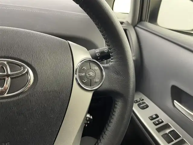 トヨタ プリウス α S ツーリングセレクション 熊本県 2013(平25)年 11.6万km ホワイトパールクリスタルシャイン モデリスタエアロ/純正HDDナビ/・フルセグTV/CD/DVD/BT/・バックカメラ/純正フリップダウンモニター/クルーズコントロール/ハーフレザー調シートカバー/ビルトインETC/ステアリングリモコン/オートライト/LEDヘッドライト/スマートキー/スペアキー/プッシュスタート/純正フロアマット/純正17インチアルミホイール