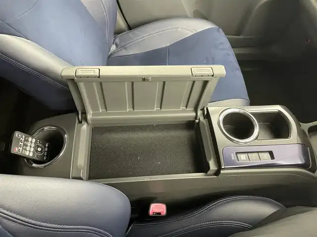 トヨタ プリウス α S ツーリングセレクション 熊本県 2013(平25)年 11.6万km ホワイトパールクリスタルシャイン モデリスタエアロ/純正HDDナビ/・フルセグTV/CD/DVD/BT/・バックカメラ/純正フリップダウンモニター/クルーズコントロール/ハーフレザー調シートカバー/ビルトインETC/ステアリングリモコン/オートライト/LEDヘッドライト/スマートキー/スペアキー/プッシュスタート/純正フロアマット/純正17インチアルミホイール