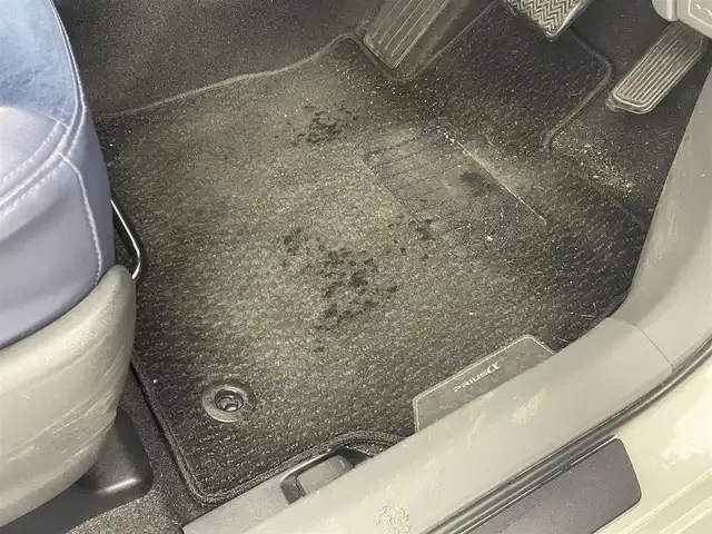 トヨタ プリウス α S ツーリングセレクション 熊本県 2013(平25)年 11.6万km ホワイトパールクリスタルシャイン モデリスタエアロ/純正HDDナビ/・フルセグTV/CD/DVD/BT/・バックカメラ/純正フリップダウンモニター/クルーズコントロール/ハーフレザー調シートカバー/ビルトインETC/ステアリングリモコン/オートライト/LEDヘッドライト/スマートキー/スペアキー/プッシュスタート/純正フロアマット/純正17インチアルミホイール