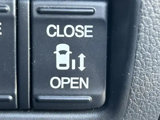 ホンダ Ｎ ＢＯＸ カスタム SSパッケージ 奈良県 2015(平27)年 5.8万km プレミアムホワイトパール 純正ナビ(VXM-145VSi)/（ワンセグ/BT/CD/DVD）/バックカメラ/横滑り防止/アイドリングストップ/両側パワースライドドア/オートライト/電動格納ミラー/プッシュスタート/純正14インチAW