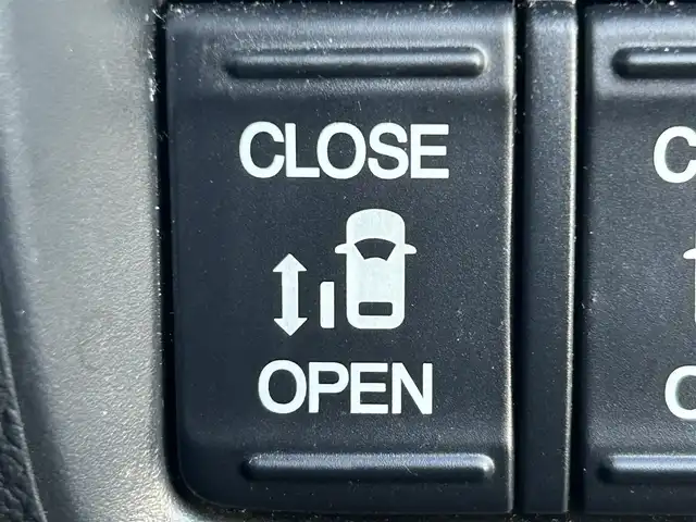 ホンダ Ｎ ＢＯＸ カスタム SSパッケージ 奈良県 2015(平27)年 5.8万km プレミアムホワイトパール 純正ナビ(VXM-145VSi)/（ワンセグ/BT/CD/DVD）/バックカメラ/横滑り防止/アイドリングストップ/両側パワースライドドア/オートライト/電動格納ミラー/プッシュスタート/純正14インチAW