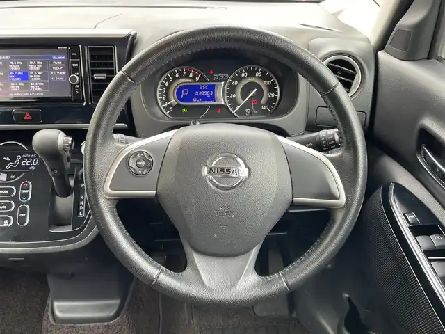 日産 デイズ ルークス ハイウェイスター Xターボ 岐阜県 2018(平30)年 3.9万km スパークリングレッドM (株)IDOMが運営する【じしゃロン多治見店】の自社ローン専用車両になります。こちらは現金またはオートローンご利用時の価格です。自社ローンご希望の方は別途その旨お申付け下さい。/ディーラーオプションナビ/　（Bluetooth/DVD/フルセグ）/アラウンドビューモニター/片側パワースライドドア/衝突被害軽減システム/レーンキープアシスト/オートマチックハイビーム/LEDヘッドライト/フォグランプ/革巻きステアリング/ステアリングスイッチ