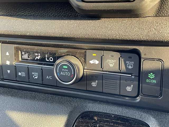 ホンダ Ｎ ＢＯＸ カスタム 宮崎県 2024(令6)年 0.8万km クリスタルブラックパール 社外ナビ【KENWOOD製】/(AM.FM.Bluetooth.HDMI)/フルセグTV/バックカメラ/ワンオーナー/スペアキー/片側パワースライドドア/コーナーセンサー/レーダークルーズコントロール/シートヒーター/横滑り防止機能/ステアリングスイッチ/オートライト/オートマチックハイビーム/純正フロアマット/パワーステアリング/パワーウィンドウ/オートエアコン