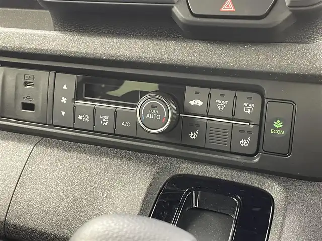ホンダ Ｎ ＢＯＸ カスタム 大分県 2024(令6)年 0.8万km クリスタルブラックパール 社外ナビ/Bluetooth/HDMI/DVD/バックカメラ/片側パワースライドドア/ホンダセンシング/コーナーセンサー/レーダークルーズコントロール/シートヒーター/横滑り防止機能/ステアリングスイッチ/オートLEDライト/オートマチックハイビーム/社外フロアマット