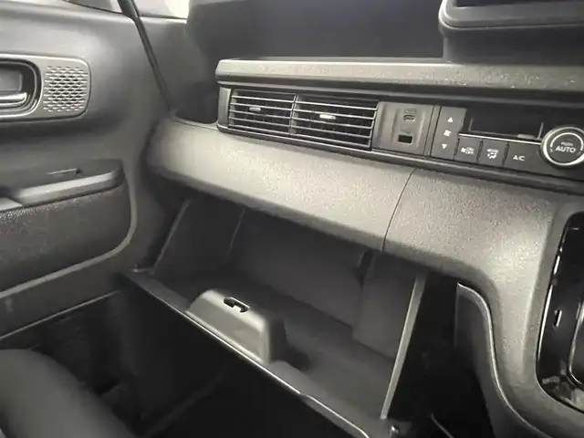 ホンダ Ｎ ＢＯＸ カスタム 大分県 2024(令6)年 0.8万km クリスタルブラックパール 社外ナビ/Bluetooth/HDMI/DVD/バックカメラ/片側パワースライドドア/ホンダセンシング/コーナーセンサー/レーダークルーズコントロール/シートヒーター/横滑り防止機能/ステアリングスイッチ/オートLEDライト/オートマチックハイビーム/社外フロアマット