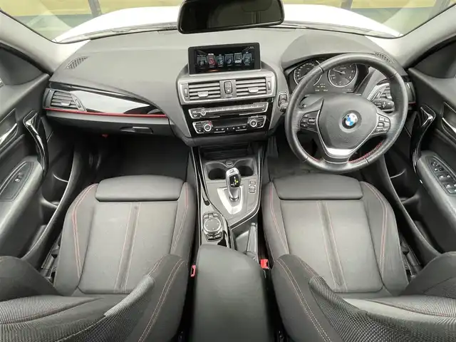 ＢＭＷ １１８ｄ スポーツ 石川県 2017(平29)年 7.3万km 白 コンフォートアクセス/インテリジェントセーフティ/純正ナビ/クルーズコントロール/バックカメラ/Bluetooth/CD/DVD/インナーミラー型ETC/前後ドライブレコーダー（KENWOOD）/車線逸脱警告/衝突軽減ブレーキ/後方クリアランスソナー/LEDヘッドライト/オートライト/スマートキー/プッシュスタート/アイドリングストップ