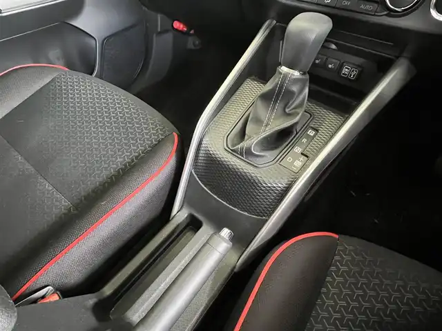 トヨタ ライズ G 山形県 2020(令2)年 5.7万km シャイニングホワイトパール 4WD/純正ディスプレイオーディオ/・フルセグTV/Bluetooth/AppieCarPlay/MTモード付AT/純正16インチAW/シートヒーターD/N席/充電用ソケットUSB/衝突被害軽減ブレーキ/純正LEDヘッドライト/・オートライト/オートマチックハイビーム/コーナーセンサー /アイドリングストップ/横滑り防止装置/ドライブレコーダー /先行車発進お知らせ/スマートキー1本