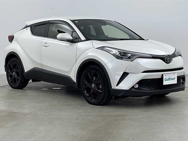 トヨタ Ｃ－ＨＲ G－T モード ネロ 道央・札幌 2019(令1)年 3万km ホワイトパールクリスタルシャイン ・4WD/・寒冷地仕様/・純正SDナビ&フルセグ&CD&SD&BT/・プリクラッシュセーフティ/・ブラインドスポットモニター/・車線逸脱警報/・ふらつき警報/・クリアランスソナー/・クルーズコントロール/・バックカメラ/・オートブレーキホールド/・自動防眩ミラー/・シートヒーター/・ハーフレザーシート/・純正エンジンスターター/・純正フロアマット/・純正ドアバイザー/・純正19インチAW/・社外17インチAW付スタッドレス積込/・ビルトインETC/・革巻きステアリング/・ステアリングスイッチ/・オートマチックハイビーム/・オートライト/・LEDヘッドライト/・フォグランプ/・リアフォグランプ/・スマートキー/・プッシュスタート