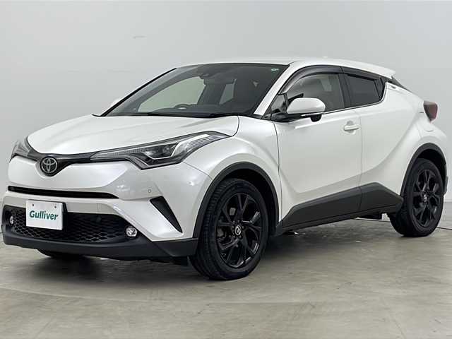 トヨタ Ｃ－ＨＲ G－T モード ネロ 道央・札幌 2019(令1)年 3万km ホワイトパールクリスタルシャイン ・4WD/・寒冷地仕様/・純正SDナビ&フルセグ&CD&SD&BT/・プリクラッシュセーフティ/・ブラインドスポットモニター/・車線逸脱警報/・ふらつき警報/・クリアランスソナー/・クルーズコントロール/・バックカメラ/・オートブレーキホールド/・自動防眩ミラー/・シートヒーター/・ハーフレザーシート/・純正エンジンスターター/・純正フロアマット/・純正ドアバイザー/・純正19インチAW/・社外17インチAW付スタッドレス積込/・ビルトインETC/・革巻きステアリング/・ステアリングスイッチ/・オートマチックハイビーム/・オートライト/・LEDヘッドライト/・フォグランプ/・リアフォグランプ/・スマートキー/・プッシュスタート