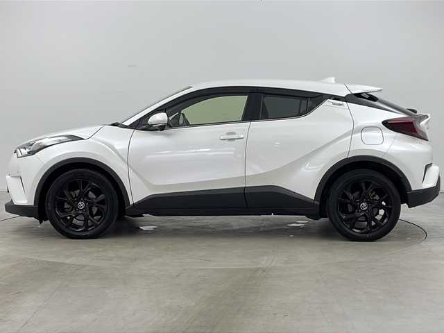 トヨタ Ｃ－ＨＲ G－T モード ネロ 道央・札幌 2019(令1)年 3万km ホワイトパールクリスタルシャイン ・4WD/・寒冷地仕様/・純正SDナビ&フルセグ&CD&SD&BT/・プリクラッシュセーフティ/・ブラインドスポットモニター/・車線逸脱警報/・ふらつき警報/・クリアランスソナー/・クルーズコントロール/・バックカメラ/・オートブレーキホールド/・自動防眩ミラー/・シートヒーター/・ハーフレザーシート/・純正エンジンスターター/・純正フロアマット/・純正ドアバイザー/・純正19インチAW/・社外17インチAW付スタッドレス積込/・ビルトインETC/・革巻きステアリング/・ステアリングスイッチ/・オートマチックハイビーム/・オートライト/・LEDヘッドライト/・フォグランプ/・リアフォグランプ/・スマートキー/・プッシュスタート