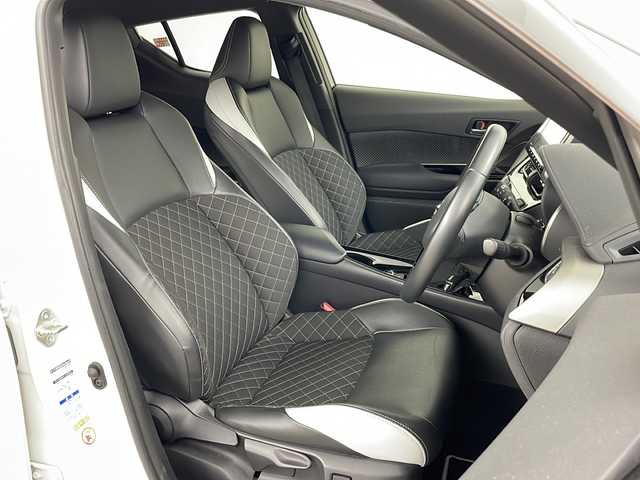 トヨタ Ｃ－ＨＲ G－T モード ネロ 道央・札幌 2019(令1)年 3万km ホワイトパールクリスタルシャイン ・4WD/・寒冷地仕様/・純正SDナビ&フルセグ&CD&SD&BT/・プリクラッシュセーフティ/・ブラインドスポットモニター/・車線逸脱警報/・ふらつき警報/・クリアランスソナー/・クルーズコントロール/・バックカメラ/・オートブレーキホールド/・自動防眩ミラー/・シートヒーター/・ハーフレザーシート/・純正エンジンスターター/・純正フロアマット/・純正ドアバイザー/・純正19インチAW/・社外17インチAW付スタッドレス積込/・ビルトインETC/・革巻きステアリング/・ステアリングスイッチ/・オートマチックハイビーム/・オートライト/・LEDヘッドライト/・フォグランプ/・リアフォグランプ/・スマートキー/・プッシュスタート