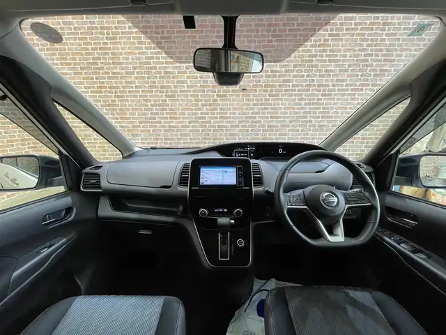 日産 セレナ ハイウェイスター V 岩手県 2020(令2)年 8.7万km ブリリアントホワイトパール ４WD/アラウンドビューモニター/ハンズフリーパワースライドドア/エマージェンシーブレーキ/レーンアシスト/クルーズコントロール/横滑り防止装置/アイドリングストップ/コーナーセンサー/後席オートエアコン/ロールサンシェード/シートバックテーブル/純正ナビ/フルセグTV/ETC/ドライブレコーダー/オートライト/LEDヘッドライト/エンジンスターター/純正15インチアルミホイール