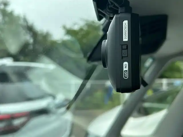 スズキ スペーシア ギア HYBRID XZ 大阪府 2020(令2)年 1.5万km オフブルーメタリック/ガンメタリック2トーンルーフ 純正8インチナビ/   フルセグTV/CD/DVD/Bluetooth/バックモニター/衝突軽減ブレーキ/横滑り防止装置/前席シートヒーター/両側パワースライドドア/アイドリングストップ/レーンキープアシスト/ステアリングスイッチ/前後ドライブレコーダー/コーナセンサー/オートマチックハイビーム/ルーフレール/純正フロアマット/プッシュスタート/スマートキー/ＥＴＣ/ＬＥＤライト