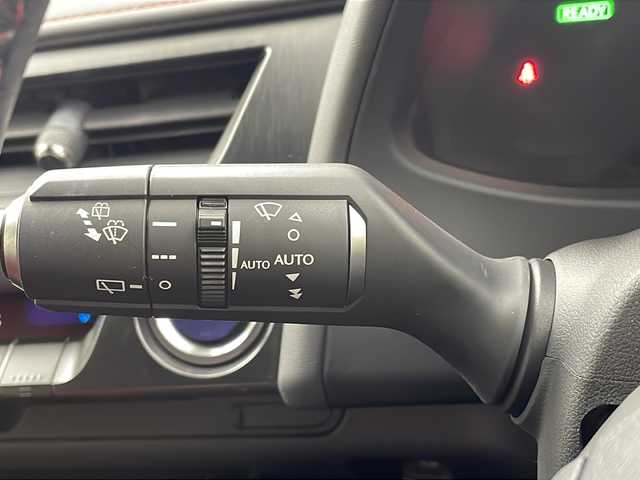 レクサス ＵＸ 250h Fスポーツ 岐阜県 2020(令2)年 4.2万km ホワイトノーヴァガラスフレーク サンルーフ/衝突被害軽減システム/レーンキープアシスト/レーダークルーズコントロール/ブラインドスポットモニター/クリアランスソナー/パノラミックビューモニター/パワーバックドア/純正ナビ/Bluetooth/フルセグTV/パワーシート（運転席/助手席）/シートヒーター（運転席/助手席）/レザーシート/ドライブレコーダー/スマートキー/プッシュスタート/スペアキー/革ステアリング/ステアリングヒーター/ステアリングスイッチ/LEDヘッドライト/ETC2.0/保証書/取扱説明書