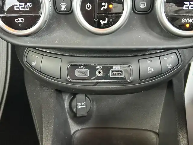 フィアット ５００Ｘ クロス 福島県 2019(令1)年 2.6万km 白 登録時走行距離：25955km/ワンオーナー/純正ディスプレイオーディオ/（AM/FM/BT接続）/レザーシート（茶）/パワーシート（D/Ｎ席）/ETC/レーダークルーズコントロール/パドルシフト/前後ドライブレコーダー/コーナーセンサー/バックカメラ/フォグランプ（前後）/電動パーキング/アイドリングストップ/オートライト/LED/純正AW/純正フロアマット/スペアキー/取扱説明書/保証書