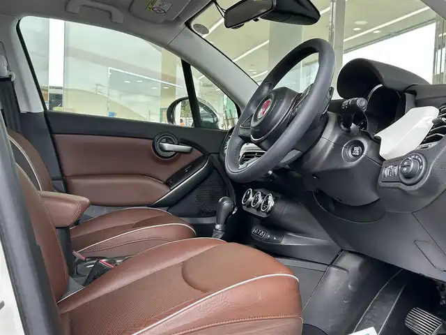 フィアット ５００Ｘ クロス 福島県 2019(令1)年 2.6万km 白 登録時走行距離：25955km/ワンオーナー/純正ディスプレイオーディオ/（AM/FM/BT接続）/レザーシート（茶）/パワーシート（D/Ｎ席）/ETC/レーダークルーズコントロール/パドルシフト/前後ドライブレコーダー/コーナーセンサー/バックカメラ/フォグランプ（前後）/電動パーキング/アイドリングストップ/オートライト/LED/純正AW/純正フロアマット/スペアキー/取扱説明書/保証書