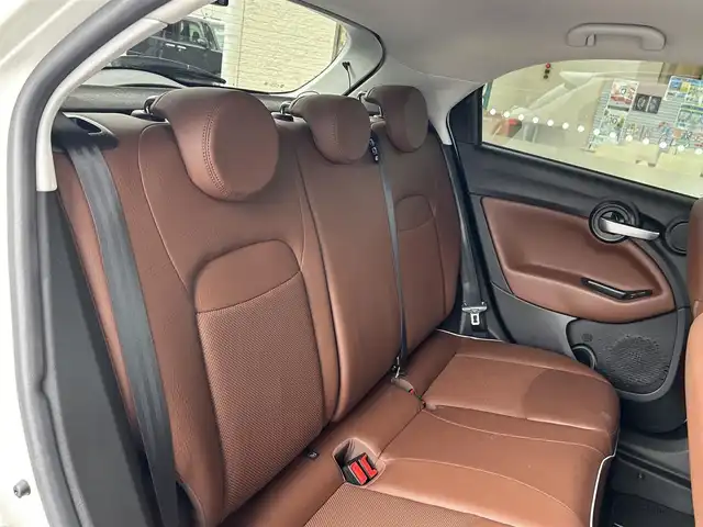 フィアット ５００Ｘ クロス 福島県 2019(令1)年 2.6万km 白 登録時走行距離：25955km/ワンオーナー/純正ディスプレイオーディオ/（AM/FM/BT接続）/レザーシート（茶）/パワーシート（D/Ｎ席）/ETC/レーダークルーズコントロール/パドルシフト/前後ドライブレコーダー/コーナーセンサー/バックカメラ/フォグランプ（前後）/電動パーキング/アイドリングストップ/オートライト/LED/純正AW/純正フロアマット/スペアキー/取扱説明書/保証書