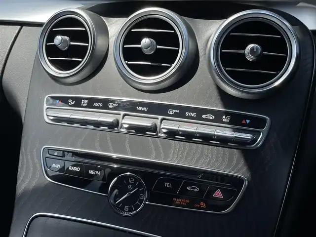 メルセデス・ベンツ Ｃ２２０ｄ ワゴン スポーツ 三重県 2016(平28)年 5万km ダイヤモンドホワイト ACC/レーダーセーフティ/純正ナビ/バックカメラ/フルセグTV/シートヒーター/パワーシート/電動リアゲート/純正18インチアルミホイール/ダイナミックセレクト/キーレスゴー/ETC車載器/ルーフレール/保証書/取扱説明書/スペアキー