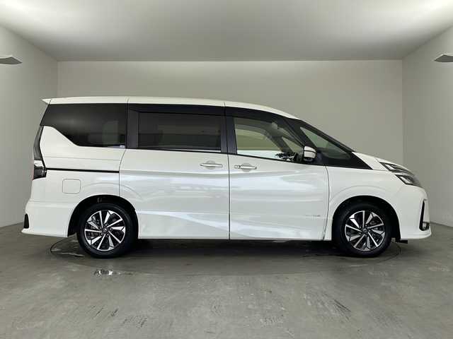日産 セレナ ハイウェイスター V 兵庫県 2020(令2)年 2.1万km ブリリアントホワイトパール ・純正ナビ&TV&CD&DVD&SD&BT/・全方位カメラ/・両側パワースライドドア/・タッチフリースライドドア/・前後ドライブレコーダー/・プロパイロット/・レーンキープアシスト/・後側方車両検知警報/・後側方衝突防止支援システム/・エマージェンシーブレーキ/・コーナーセンサー/・クロストラフィックアラート/・オートマチックハイビーム/・レーダークルーズコントロール/・アイドリングストップ/・パーキングアシスト/・スマートキー/・LEDヘッドランプ/・LEDフォグランプ/・純正アルミホイール/・取扱説明書/・保証書