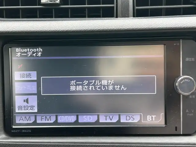 トヨタ アクア S 和歌山県 2013(平25)年 14.8万km ブラックマイカ ディーラー純正ナビ/（AM/FM/CD/DVD/SD/DS/フルセグTV/Bluetooth）/バックカメラ/純正フロアマット/純正ドアバイザー/ETC/取扱説明書