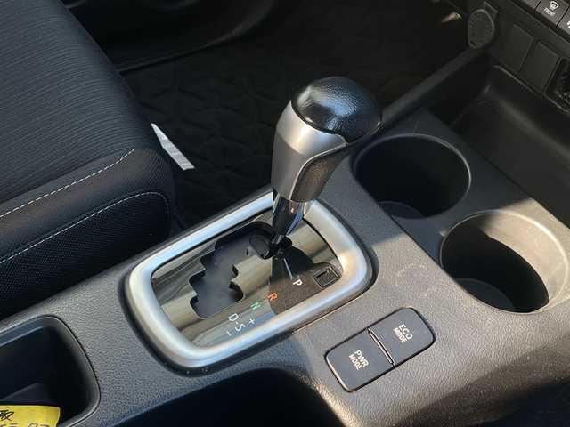 トヨタ ハイラックス Z 神奈川県 2020(令2)年 4.5万km シルバーメタリック ワンオーナー/純正ディーラーナビ(CD/SD/BT/フルセグTV)/バックカメラ/プリクラッシュセーフティ/レーンキープアシスト/前車両発進警告/ダウンヒルアシストコントロール/パーキングセンサー/アイドリングストップ/レーダークルーズコントロール/パワーヒーター/ETC/荷台カバー/純正フロアマット/純正ドアバイザー/オートライト/ISOFIX/保証書/取扱説明書