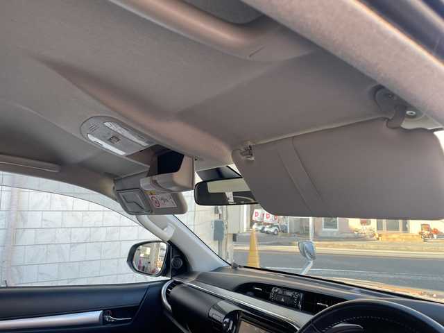 トヨタ ハイラックス Z 神奈川県 2020(令2)年 4.5万km シルバーメタリック ワンオーナー/純正ディーラーナビ(CD/SD/BT/フルセグTV)/バックカメラ/プリクラッシュセーフティ/レーンキープアシスト/前車両発進警告/ダウンヒルアシストコントロール/パーキングセンサー/アイドリングストップ/レーダークルーズコントロール/パワーヒーター/ETC/荷台カバー/純正フロアマット/純正ドアバイザー/オートライト/ISOFIX/保証書/取扱説明書