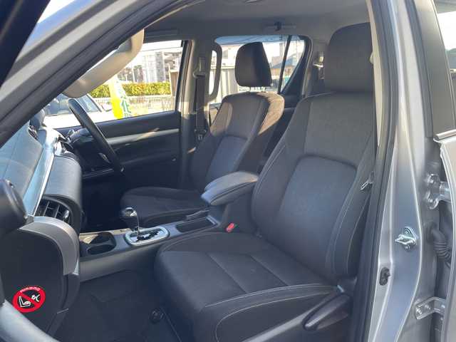 トヨタ ハイラックス Z 神奈川県 2020(令2)年 4.5万km シルバーメタリック ワンオーナー/純正ディーラーナビ(CD/SD/BT/フルセグTV)/バックカメラ/プリクラッシュセーフティ/レーンキープアシスト/前車両発進警告/ダウンヒルアシストコントロール/パーキングセンサー/アイドリングストップ/レーダークルーズコントロール/パワーヒーター/ETC/荷台カバー/純正フロアマット/純正ドアバイザー/オートライト/ISOFIX/保証書/取扱説明書