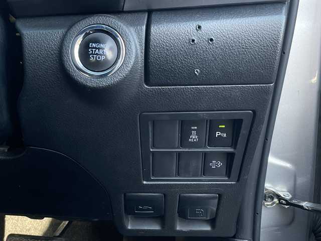 トヨタ ハイラックス Z 神奈川県 2020(令2)年 4.5万km シルバーメタリック ワンオーナー/純正ディーラーナビ(CD/SD/BT/フルセグTV)/バックカメラ/プリクラッシュセーフティ/レーンキープアシスト/前車両発進警告/ダウンヒルアシストコントロール/パーキングセンサー/アイドリングストップ/レーダークルーズコントロール/パワーヒーター/ETC/荷台カバー/純正フロアマット/純正ドアバイザー/オートライト/ISOFIX/保証書/取扱説明書