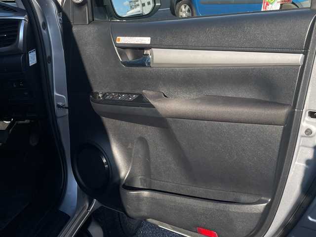 トヨタ ハイラックス Z 神奈川県 2020(令2)年 4.5万km シルバーメタリック ワンオーナー/純正ディーラーナビ(CD/SD/BT/フルセグTV)/バックカメラ/プリクラッシュセーフティ/レーンキープアシスト/前車両発進警告/ダウンヒルアシストコントロール/パーキングセンサー/アイドリングストップ/レーダークルーズコントロール/パワーヒーター/ETC/荷台カバー/純正フロアマット/純正ドアバイザー/オートライト/ISOFIX/保証書/取扱説明書