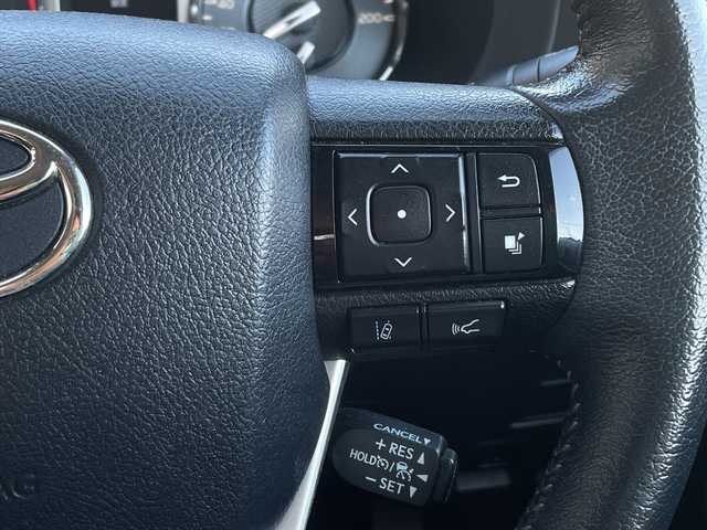 トヨタ ハイラックス Z 神奈川県 2020(令2)年 4.5万km シルバーメタリック ワンオーナー/純正ディーラーナビ(CD/SD/BT/フルセグTV)/バックカメラ/プリクラッシュセーフティ/レーンキープアシスト/前車両発進警告/ダウンヒルアシストコントロール/パーキングセンサー/アイドリングストップ/レーダークルーズコントロール/パワーヒーター/ETC/荷台カバー/純正フロアマット/純正ドアバイザー/オートライト/ISOFIX/保証書/取扱説明書