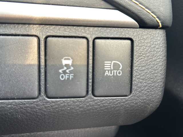 トヨタ ハリアー プレミアム 鳥取県 2015(平27)年 6.3万km ホワイトパールクリスタルシャイン HDD社外ナビ(CN-510D)/フルセグテレビ/AM/FM、CD/DVD/Bluetooth/盗難防止システム/ABS/バックカメラ/アイドリングストップ/クルーズコントロール/ドアバイザー/プッシュスタート/パワーバックドア/ETC