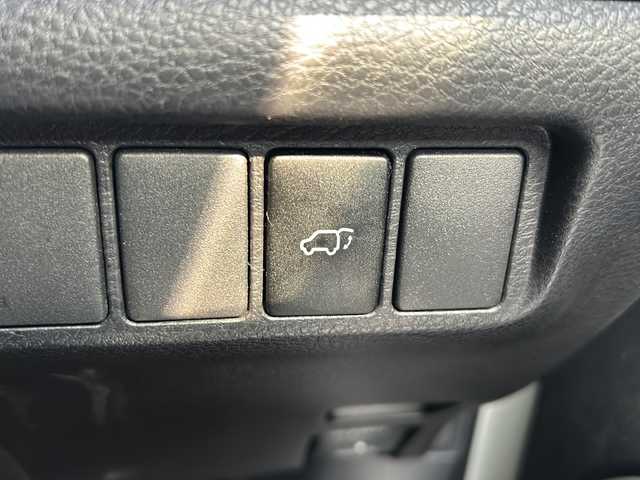 トヨタ ハリアー プレミアム 鳥取県 2015(平27)年 6.3万km ホワイトパールクリスタルシャイン HDD社外ナビ(CN-510D)/フルセグテレビ/AM/FM、CD/DVD/Bluetooth/盗難防止システム/ABS/バックカメラ/アイドリングストップ/クルーズコントロール/ドアバイザー/プッシュスタート/パワーバックドア/ETC