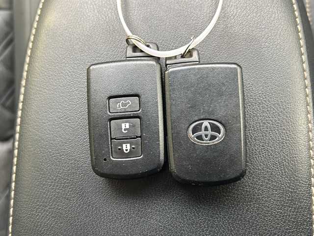 トヨタ ハリアー プレミアム 鳥取県 2015(平27)年 6.3万km ホワイトパールクリスタルシャイン HDD社外ナビ(CN-510D)/フルセグテレビ/AM/FM、CD/DVD/Bluetooth/盗難防止システム/ABS/バックカメラ/アイドリングストップ/クルーズコントロール/ドアバイザー/プッシュスタート/パワーバックドア/ETC