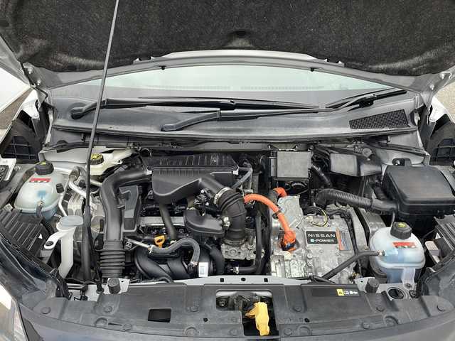 日産 ノート X FOUR 岩手県 2023(令5)年 7万km ブリリアントシルバー NC9型ナビ プロパイロット 全周囲C ETC2.0 デジタルインナーミラー Qiワイヤレス充電 ハンドルヒーター シートヒーター フルセグ HDMI ステアスイッチ オートLEDライト オートブレーキホールド スマートキー ドライブレコーダー