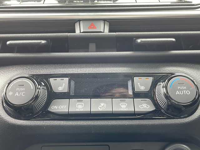 日産 ノート X FOUR 岩手県 2023(令5)年 7万km ブリリアントシルバー NC9型ナビ プロパイロット 全周囲C ETC2.0 デジタルインナーミラー Qiワイヤレス充電 ハンドルヒーター シートヒーター フルセグ HDMI ステアスイッチ オートLEDライト オートブレーキホールド スマートキー ドライブレコーダー