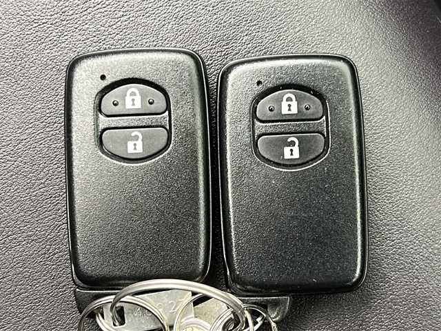 トヨタ プリウス S　マイコーデ 宮城県 2013(平25)年 4.5万km ディープアメジストマイカメタリック 禁煙車/純正7型ナビ/・BT.CD.SD.AUX/ワンセグTV/バックカメラ/100V充電/プッシュスタート/スマートキー×2/ビルトインETC/純正17インチアルミホイール/純正フロアマッド/純正ドアバイザー/純正トノカバー/キセノンヘッドライト/LEDフォグランプ/横滑り防止機能/アイドリングストップ/コーナーポール/合皮レザーシート