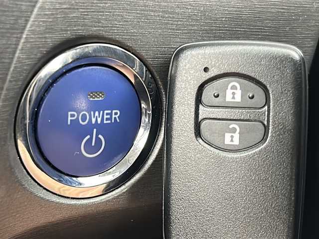 トヨタ プリウス S　マイコーデ 宮城県 2013(平25)年 4.5万km ディープアメジストマイカメタリック 禁煙車/純正7型ナビ/・BT.CD.SD.AUX/ワンセグTV/バックカメラ/100V充電/プッシュスタート/スマートキー×2/ビルトインETC/純正17インチアルミホイール/純正フロアマッド/純正ドアバイザー/純正トノカバー/キセノンヘッドライト/LEDフォグランプ/横滑り防止機能/アイドリングストップ/コーナーポール/合皮レザーシート