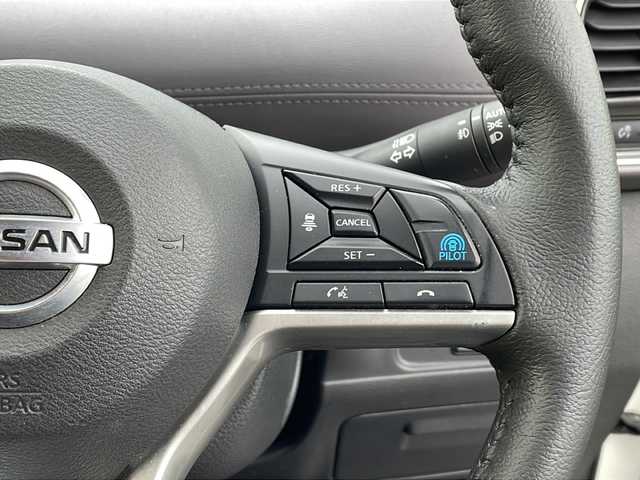 日産 セレナ e－パワー ハイウェイスター V 徳島県 2021(令3)年 6.5万km ブリリアントホワイトパール 純正10型ナビ　MM520D-L/（AM.FM.CD.DVD.BT.USB.フルセグ）/フリップダウンモニター/バックカメラ/ビルトインETC2.0/追従式クルーズコントロール/プロパイロット/両側電動スライドドア/純正15インチアルミホイール/オートブレーキホールド/自動パーキングブレーキ/サンシェード/純正ドアバイザー/ドライブレコーダー/前後コーナーセンサー