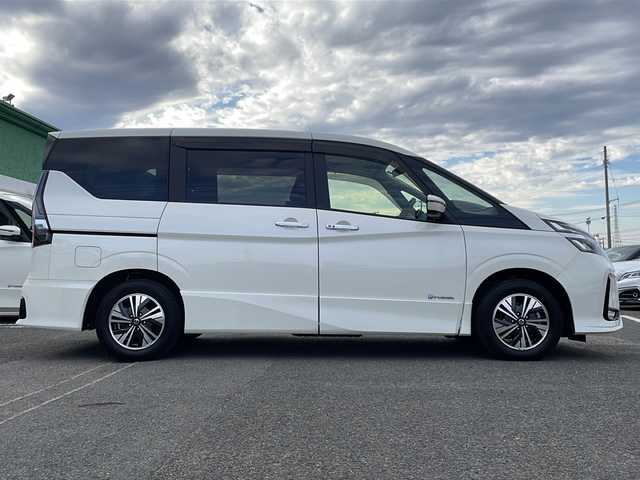 日産 セレナ e－パワー ハイウェイスター V 徳島県 2021(令3)年 6.5万km ブリリアントホワイトパール 純正10型ナビ　MM520D-L/（AM.FM.CD.DVD.BT.USB.フルセグ）/フリップダウンモニター/バックカメラ/ビルトインETC2.0/追従式クルーズコントロール/プロパイロット/両側電動スライドドア/純正15インチアルミホイール/オートブレーキホールド/自動パーキングブレーキ/サンシェード/純正ドアバイザー/ドライブレコーダー/前後コーナーセンサー