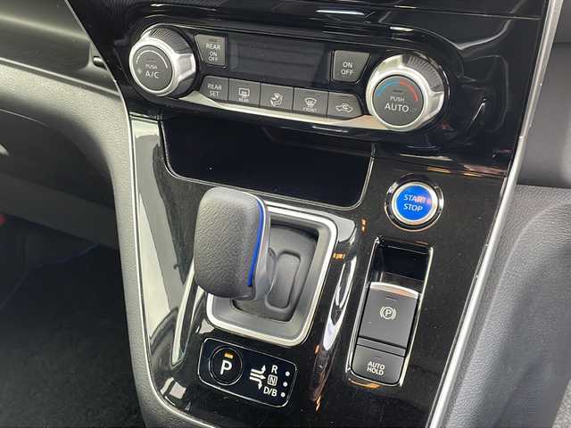 日産 セレナ e－パワー ハイウェイスター V 徳島県 2021(令3)年 6.5万km ブリリアントホワイトパール 純正10型ナビ　MM520D-L/（AM.FM.CD.DVD.BT.USB.フルセグ）/フリップダウンモニター/バックカメラ/ビルトインETC2.0/追従式クルーズコントロール/プロパイロット/両側電動スライドドア/純正15インチアルミホイール/オートブレーキホールド/自動パーキングブレーキ/サンシェード/純正ドアバイザー/ドライブレコーダー/前後コーナーセンサー