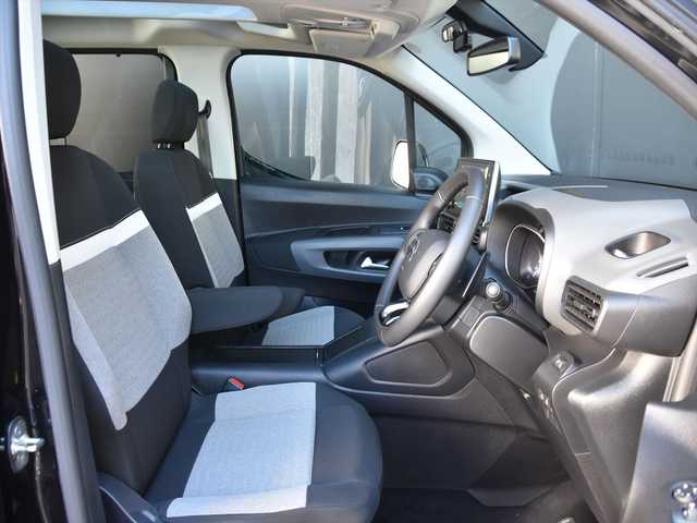 シトロエン シトロエン ベルランゴ エディション ノアール 和歌山県 2023(令5)年 1.7万km 黒 特別仕様車 /パノラミックルーフ /ACC /ディスプレイオーディオ /Bカメラ /Apple carPlay /ブラインドスポットアシスト /コーナーセンサー /LEDヘッドライト /ルーフレール /プッシュスタート /前後ドラレコ /ETC