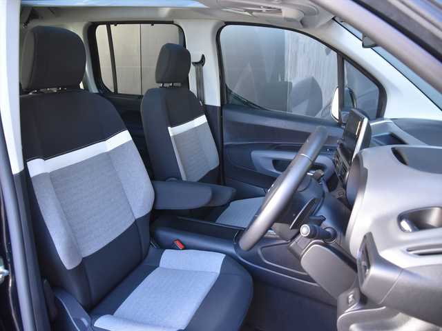 シトロエン シトロエン ベルランゴ エディション ノアール 和歌山県 2023(令5)年 1.7万km 黒 特別仕様車 /パノラミックルーフ /ACC /ディスプレイオーディオ /Bカメラ /Apple carPlay /ブラインドスポットアシスト /コーナーセンサー /LEDヘッドライト /ルーフレール /プッシュスタート /前後ドラレコ /ETC