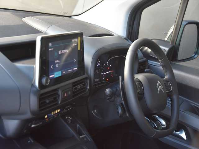 シトロエン シトロエン ベルランゴ エディション ノアール 和歌山県 2023(令5)年 1.7万km 黒 特別仕様車 /パノラミックルーフ /ACC /ディスプレイオーディオ /Bカメラ /Apple carPlay /ブラインドスポットアシスト /コーナーセンサー /LEDヘッドライト /ルーフレール /プッシュスタート /前後ドラレコ /ETC