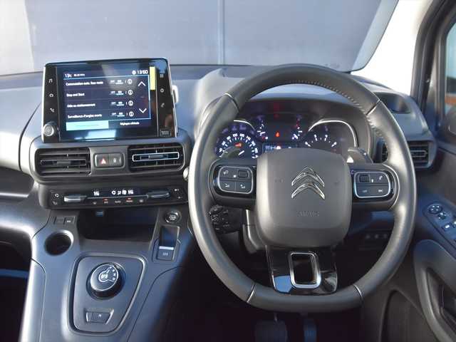 シトロエン シトロエン ベルランゴ エディション ノアール 和歌山県 2023(令5)年 1.7万km 黒 特別仕様車 /パノラミックルーフ /ACC /ディスプレイオーディオ /Bカメラ /Apple carPlay /ブラインドスポットアシスト /コーナーセンサー /LEDヘッドライト /ルーフレール /プッシュスタート /前後ドラレコ /ETC