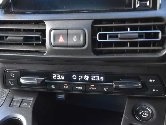 シトロエン シトロエン ベルランゴ エディション ノアール 和歌山県 2023(令5)年 1.7万km 黒 特別仕様車 /パノラミックルーフ /ACC /ディスプレイオーディオ /Bカメラ /Apple carPlay /ブラインドスポットアシスト /コーナーセンサー /LEDヘッドライト /ルーフレール /プッシュスタート /前後ドラレコ /ETC