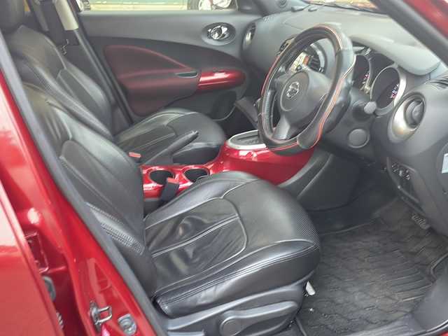 日産 ジューク 15RX タイプV 長崎県 2013(平25)年 8.3万km ラディアントレッド 登録時82810km/純正ナビ/AUX/TV/CD/AM.FM/ETC/バックカメラ/電動格納ミラー/オートヘッドライト/プッシュスタート/スマートキー/全席シートカバー