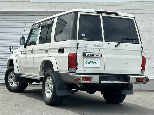 トヨタ ランドクルーザー 道東・釧路十勝 2014(平26)年 6.5万km ホワイト ワンオーナー/4WD/社外ナビ/(AM FM BT TV CD DVD)/ETC/純正フロントグリル/デフロック/背面タイヤ積込/ブラケット積込/冬タイヤ4本積込/5速マニュアル/ドアバイザー/フロアマット/イベライザー