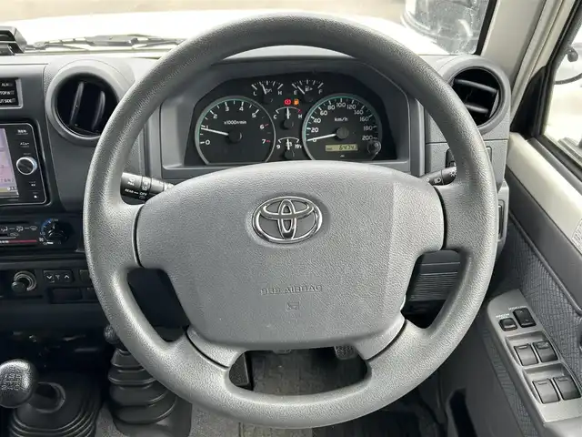 トヨタ ランドクルーザー 道東・釧路十勝 2014(平26)年 6.5万km ホワイト ワンオーナー/4WD/社外ナビ/(AM FM BT TV CD DVD)/ETC/純正フロントグリル/デフロック/背面タイヤ積込/ブラケット積込/冬タイヤ4本積込/5速マニュアル/ドアバイザー/フロアマット/イベライザー
